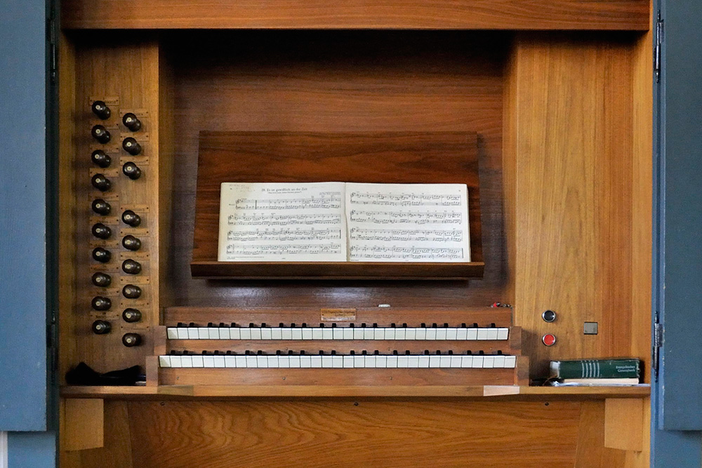 Spieltisch Sauer-Orgel Peter-Pauls-Kirche